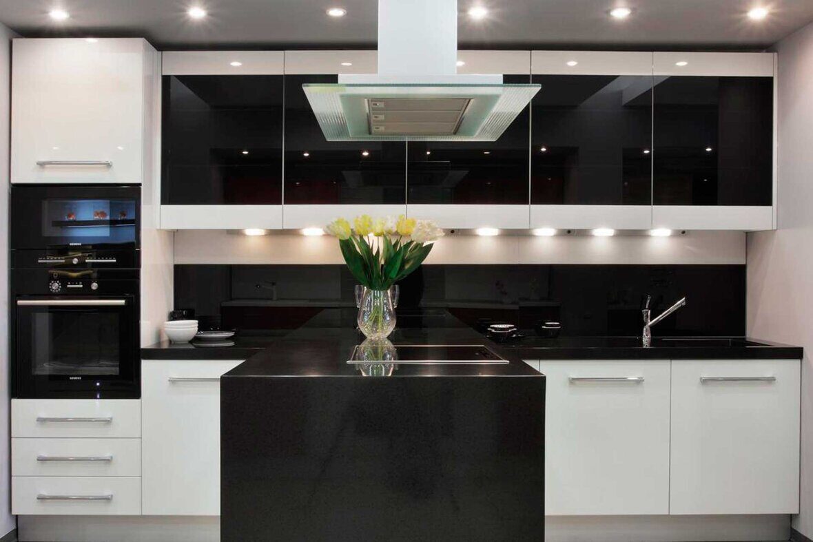 кухня в стиле модерн черная